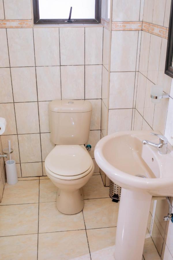 Road House Guest House Omuthiya Zewnętrze zdjęcie